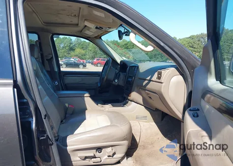 2005 Ford Explorer Eddie Bauer z USA, uszkodzony, nr VIN 1FMZU64K45UB87037